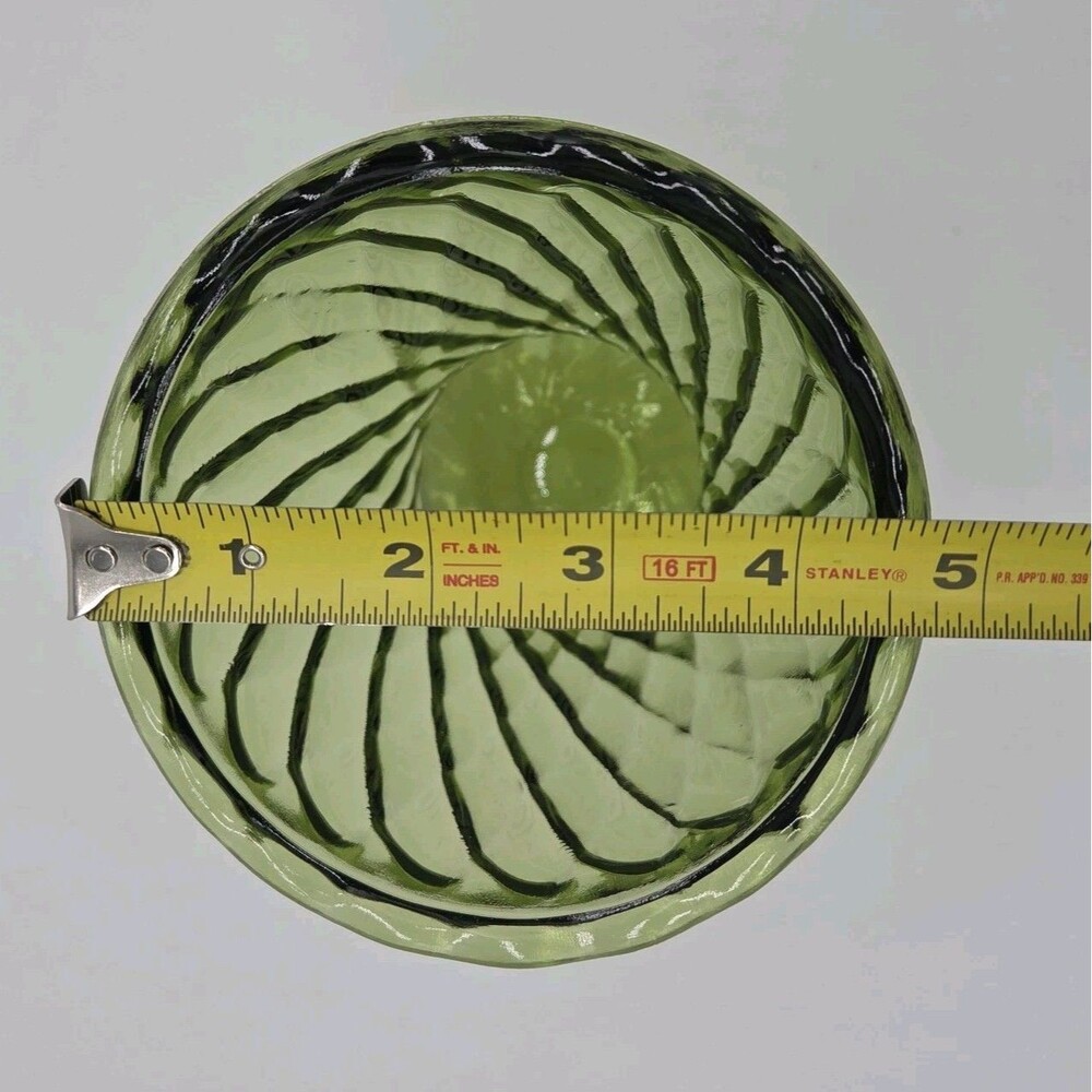 Vintage Green Glass Vase Swirl Pattern Scalloped Rim 8 Inches MCM Avocado Retro - Picture 6 of 7